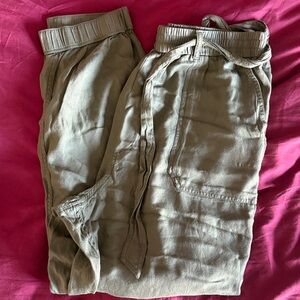 Hollister Women’s Olive Joggers Pants